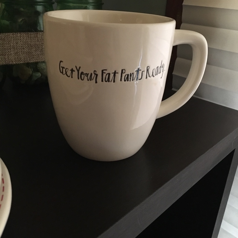 New without tags Rae Dunn it’s Friendsgiving mug